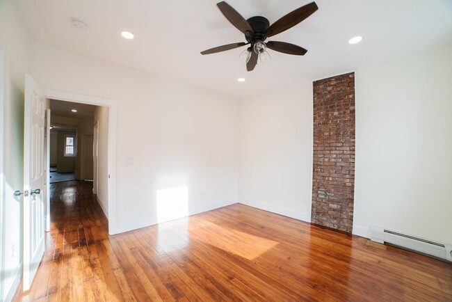 Building Photo - 206 48th St
