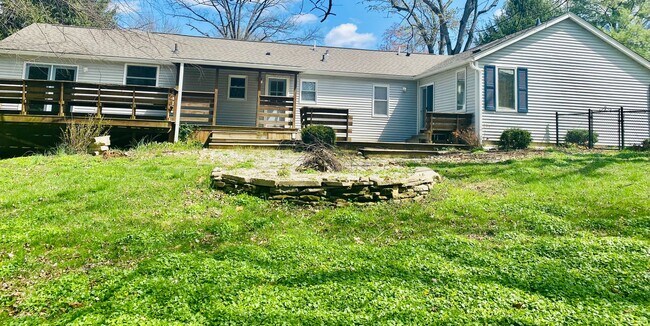 Building Photo - 2203 N Headley Rd