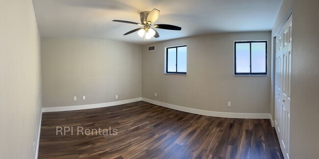 Building Photo - Shaler 2 Bedroom Townhouse