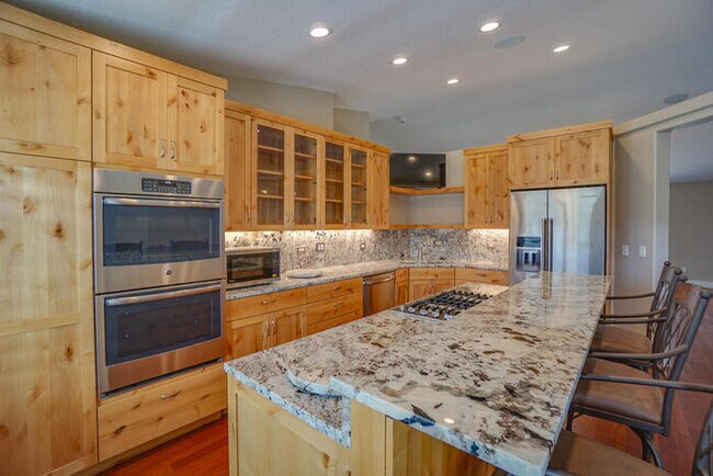 Building Photo - BEAUIFUL RAMBLER IN SOUTHVIEW HEIGHTS
