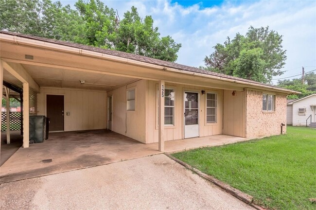 Building Photo - 125 Lee Ln