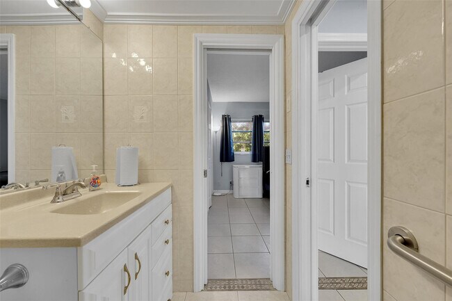 Building Photo - 4627 Bougainvilla Dr