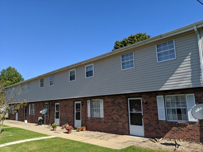 Building features new siding, plenty of parking for you and your guest and great outdoor space. - Parkridge Apartments