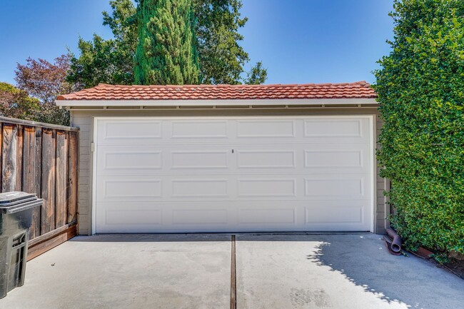 Building Photo - 1940's Quaint 2 Bedroom Single Story Home off of Hedding Street with Modern Amenities & Great Bac...