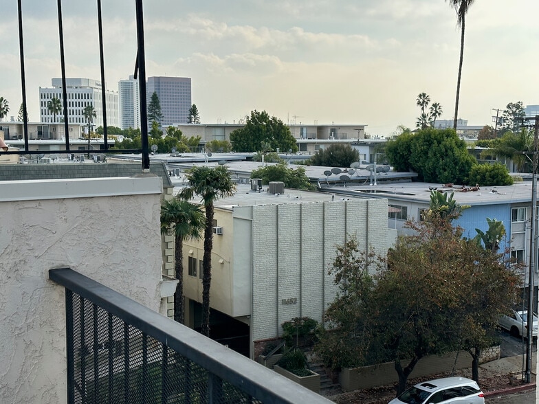 Quiet Brentwood outlook from the unit, set on a peaceful cul-de-sac street. - 11639 Chenault St