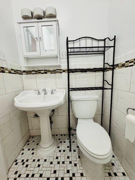 Building Photo - 537 73rd St