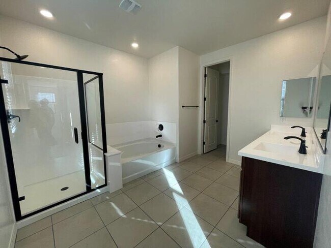 Building Photo - 3031 W Estes Way
