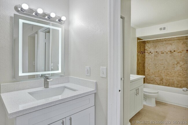 Building Photo - 12650 Vista Isles Dr