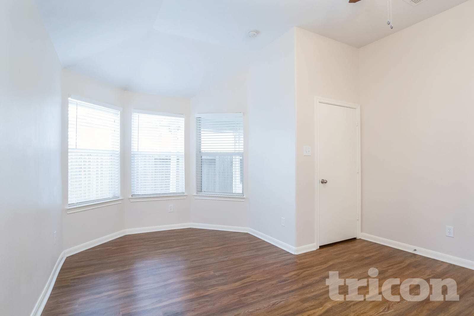 Building Photo - 810 Forest Hillside Ln