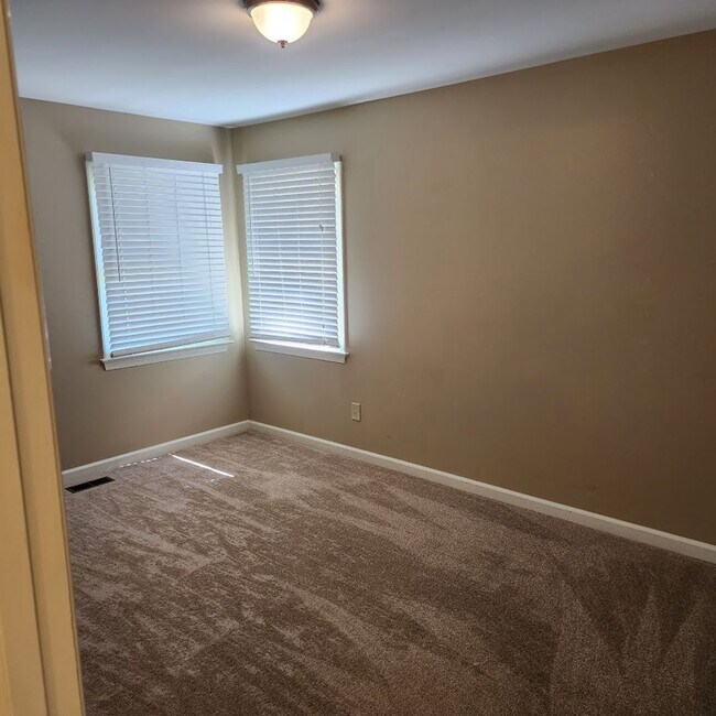 Building Photo - 106 Argall Town Ln