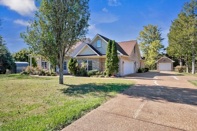 Building Photo - 614 Greene Dr