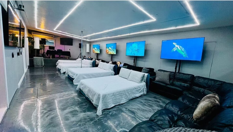 Event Room 4 queen beds (22 total) - 3160 Belcastro St