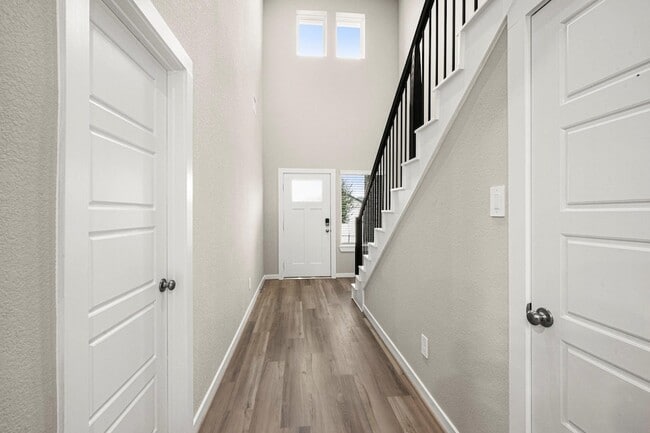 Building Photo - 18733 Timber Gln Dr