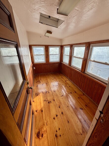 Building Photo - 18 Vermont Ave