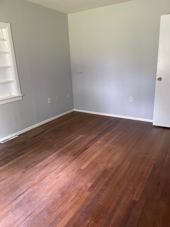 Bedroom 1 - 933 Biddle St