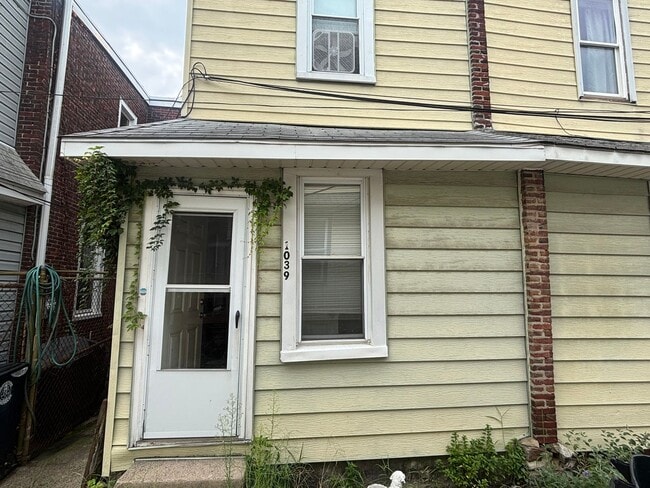 Building Photo - 1039 Leiper St