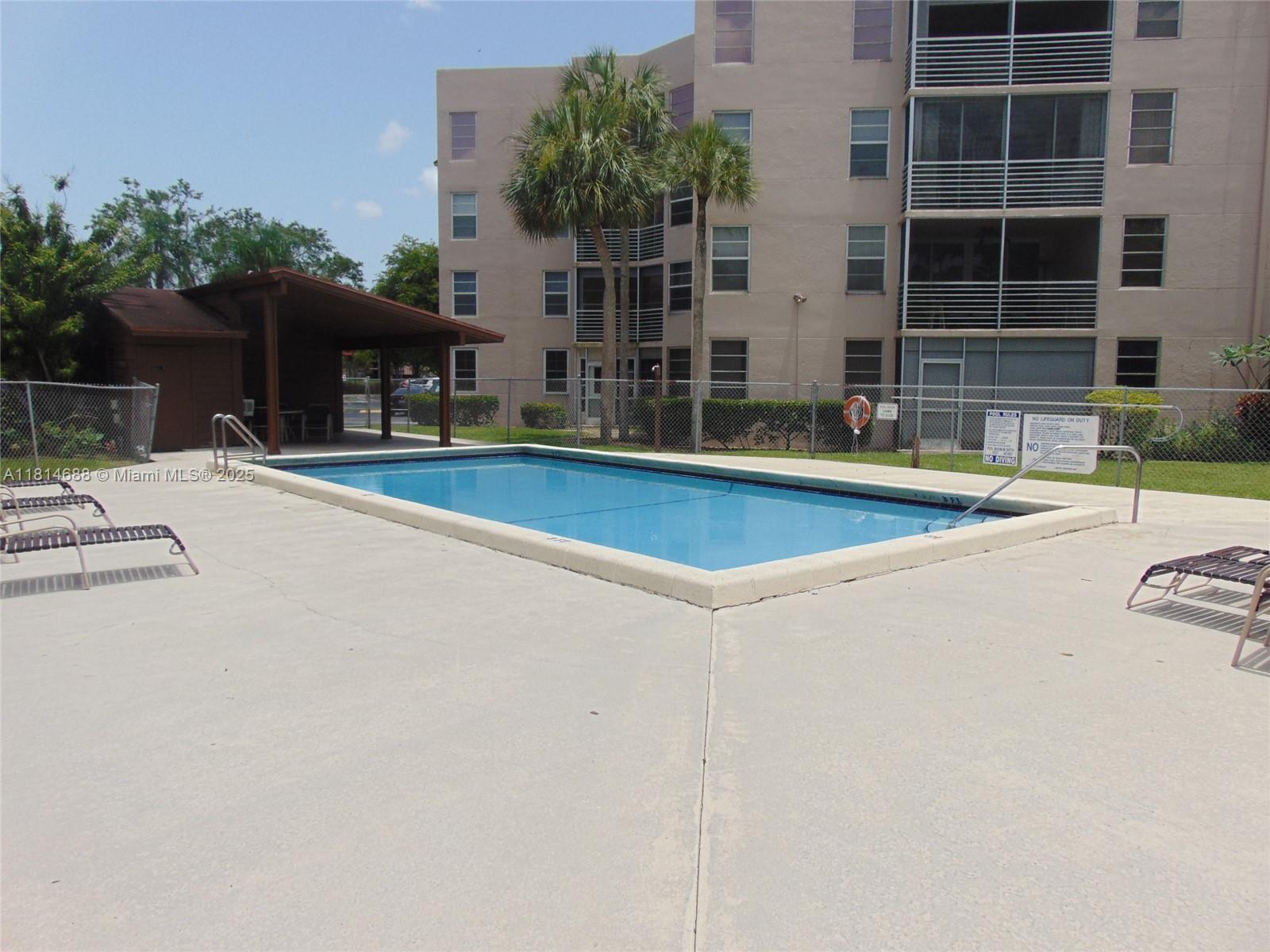 Building Photo - 1931 Sabal Palm Dr