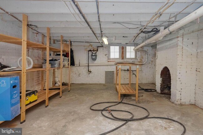 Building Photo - 224 N Milton Ave