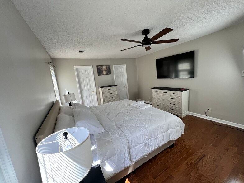 Building Photo - 333 Chapman Rd