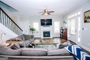 Building Photo - 1366 Dupont Park NW