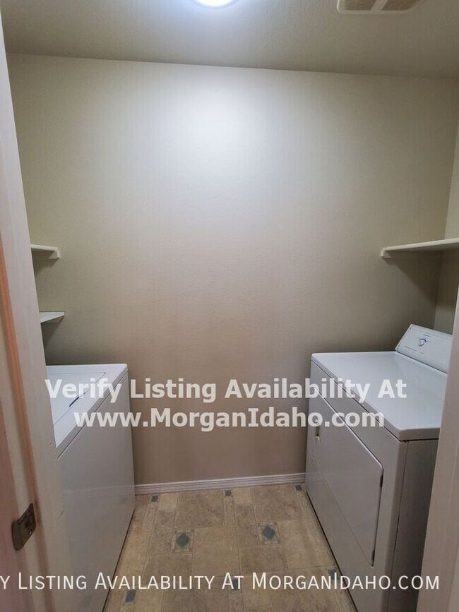 Building Photo - 217 N Avenger Ln