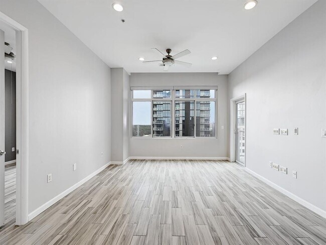 Building Photo - 54 Rainey St