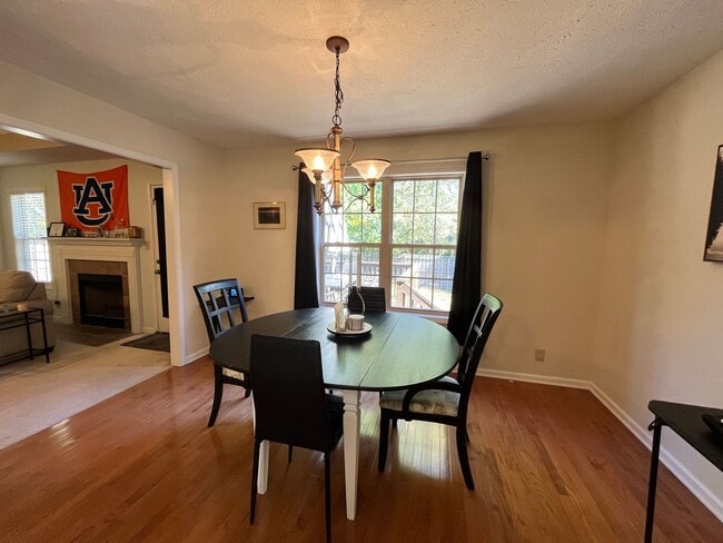 Building Photo - Charming 3-Bedroom Ranch in Prime Central ...