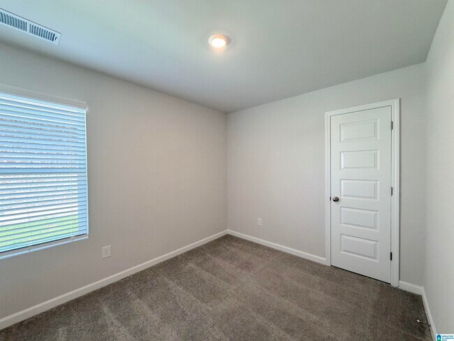 Building Photo - 174 Hill Ln