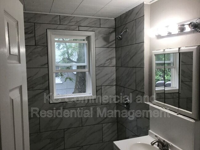 Building Photo - 107 Clinton Pl