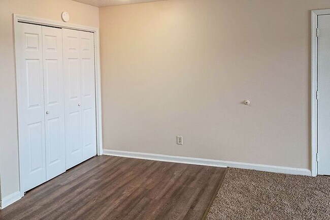 Building Photo - CAMBRIDGE POINTE