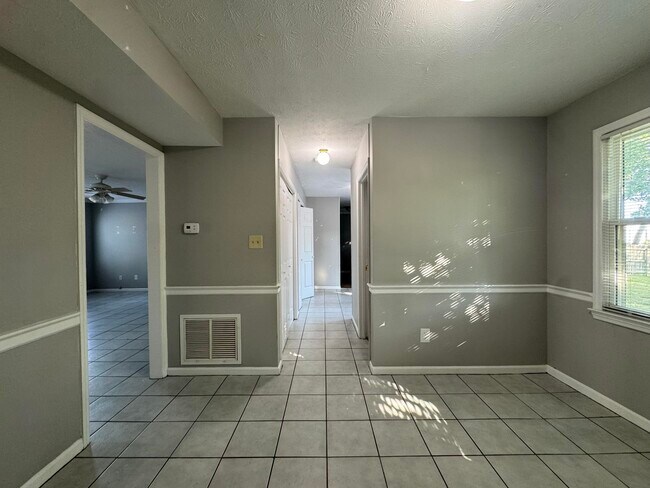 Building Photo - 344 Stonegate Way