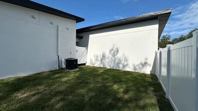 Building Photo - 710 Childs Ave