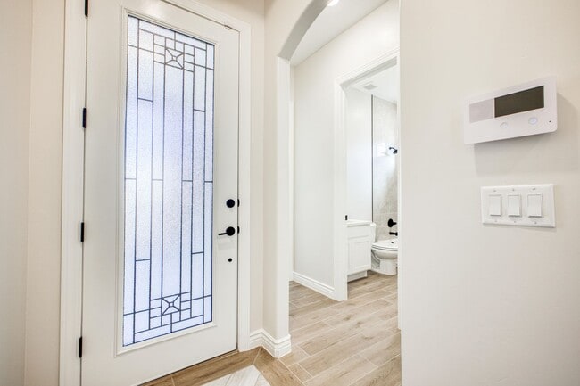 Building Photo - Beautiful East side House 4 bed-2.5 baths, part of The Overlook Casa Club that includes Swimming ...