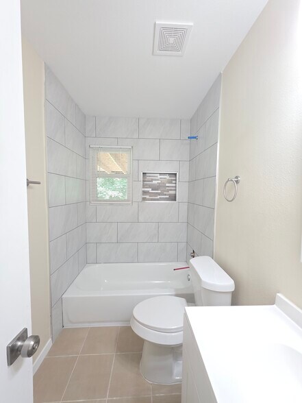 Building Photo - 4014 Sun Valley Dr