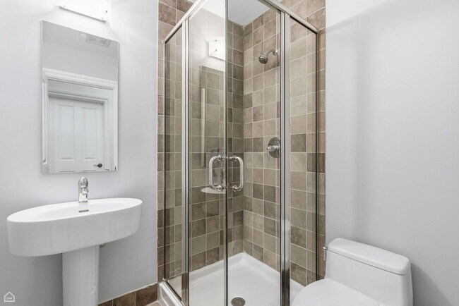 Building Photo - 952 N Racine Ave