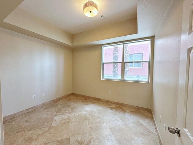 Building Photo - FREE WEEK PROMO! 2 BEDROOM 2 BATH GUARD GATED PARK AVENUE CONDO OFF THE STRIP!