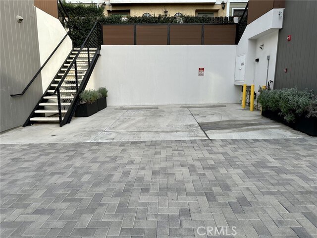Building Photo - 81 Palmetto Dr