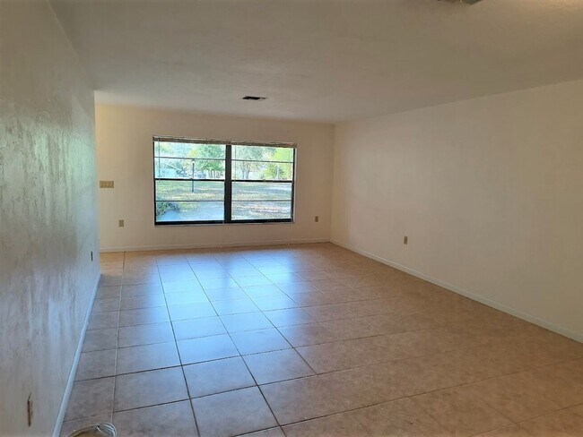 Building Photo - 9731 SW 200th Ct