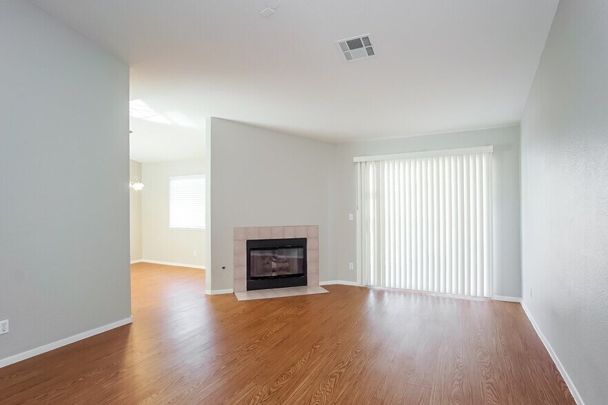 Building Photo - 4705 Wild Oak Way