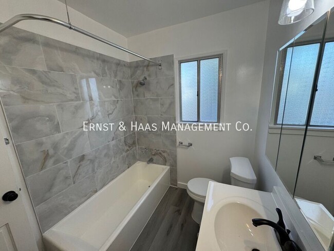 Building Photo - Cozy 1 Bedroom Apartment Located in Long B...