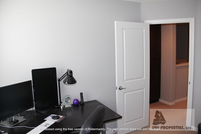 Building Photo - Beautiful Upgraded 3 Bd 3.5 Bth w/Large Bo...