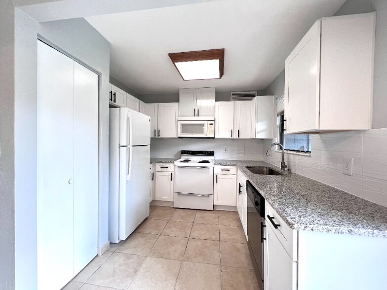 Building Photo - 2811 SW Archer Rd