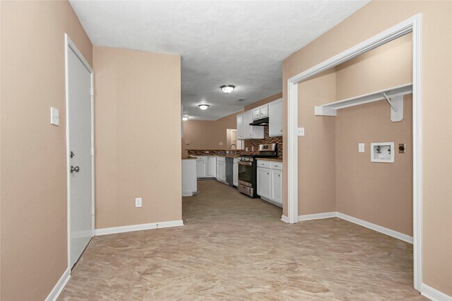 Building Photo - 8235 Alabaster Dr