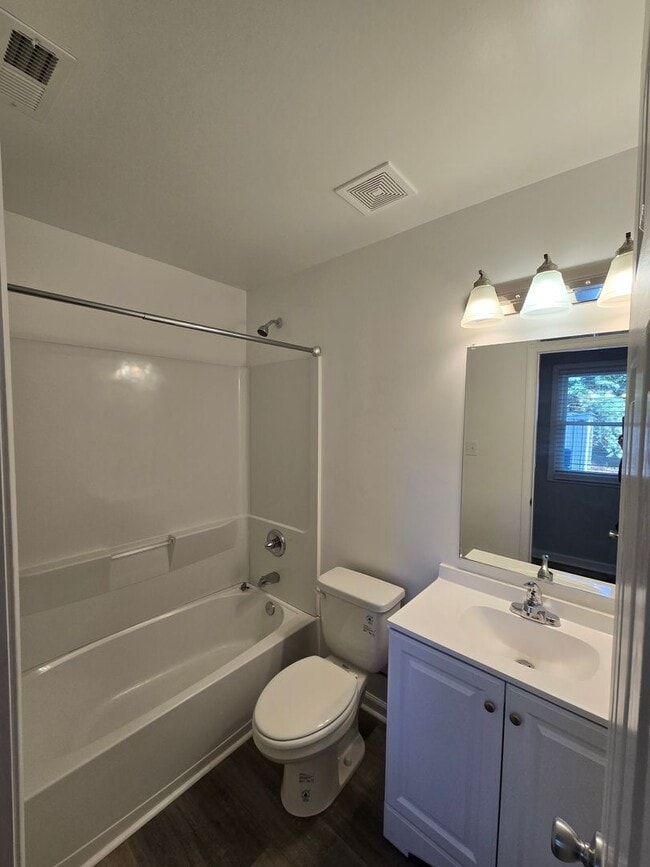 Building Photo - Charming 2 Bedroom in Virginia Beach