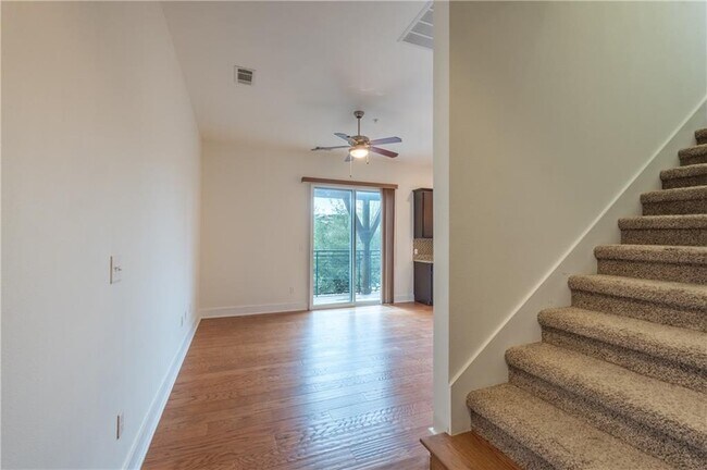 Building Photo - 8110 Ranch Rd 2222