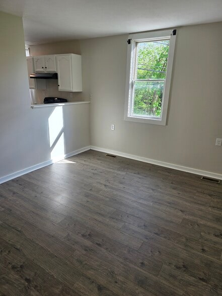 Livingroom - 5 Fountain St