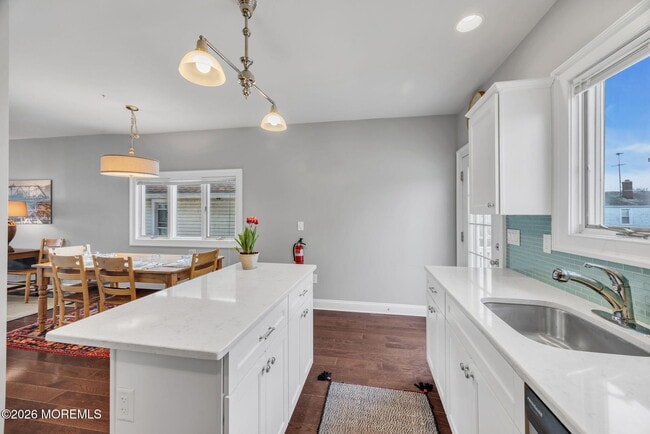 Building Photo - 46 Barberie Ave