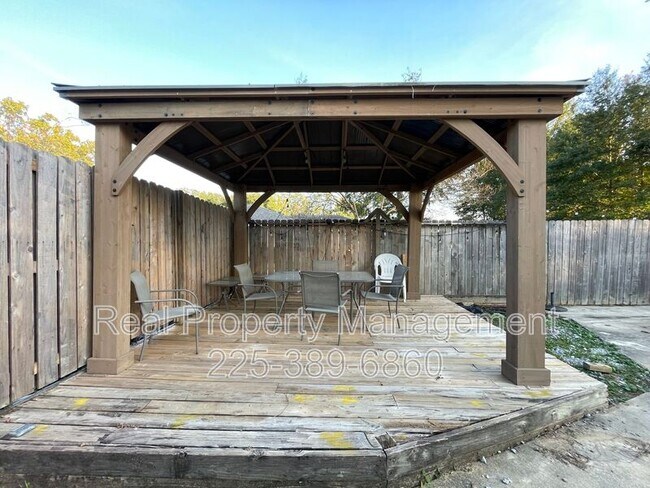 Building Photo - 9536 Bermuda Ave