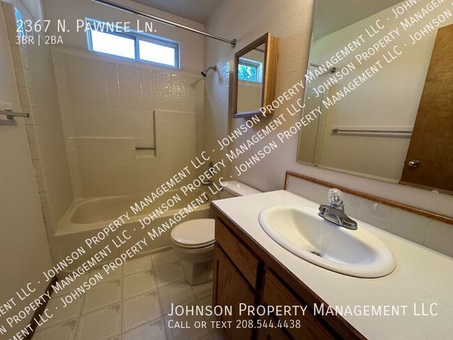 Building Photo - 2367 N Pawnee Ln