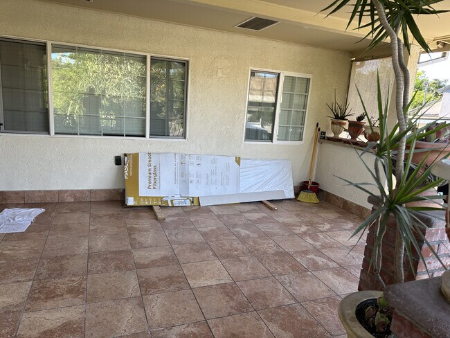 Building Photo - 508 N Verdugo Rd